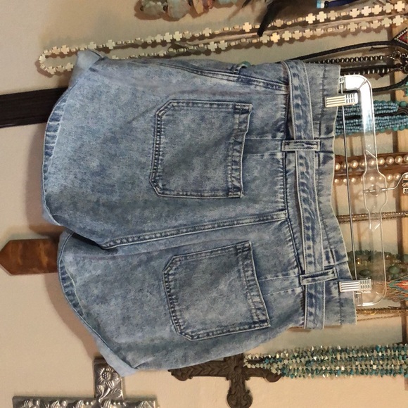 KanCan super highrise deniem shorts - Picture 3 of 4